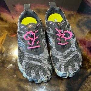 Stylish Women's Athletic Shoes in Black and Pink